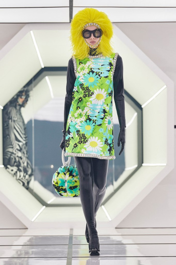 Fotoservizio/FW 20-21/WOMEN/SFILATA/MONCLER/DP2/4