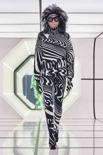 Fotoservizio/FW 20-21/WOMEN/SFILATA/MONCLER/DP2/18