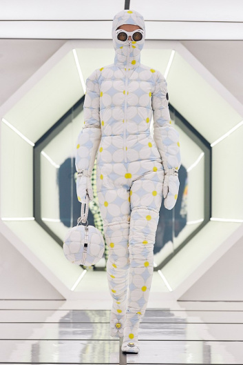 Fotoservizio/FW 20-21/WOMEN/SFILATA/MONCLER/DP2/11