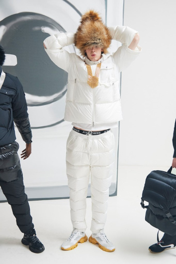 Fotoservizio/FW 20-21/WOMEN/SFILATA/MONCLER/DP2/32