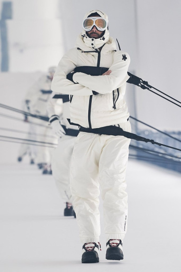 Fotoservizio/FW 20-21/WOMEN/SFILATA/MONCLER/DP2/46
