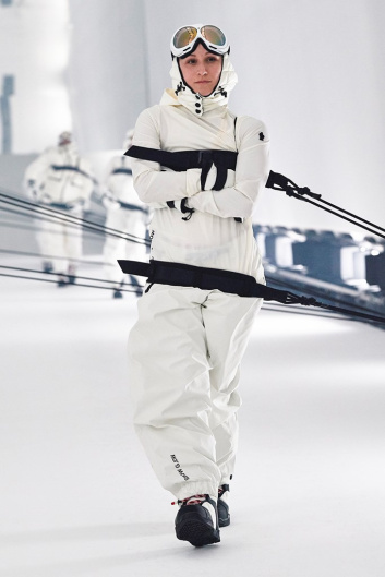 Fotoservizio/FW 20-21/WOMEN/SFILATA/MONCLER/DP2/47
