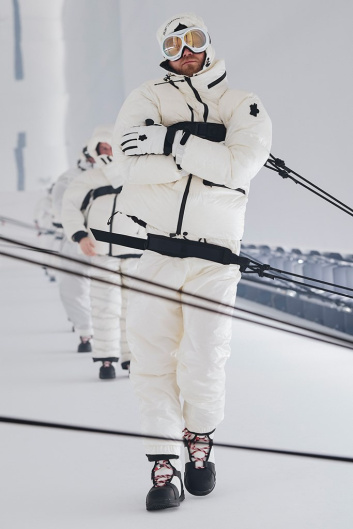 Fotoservizio/FW 20-21/WOMEN/SFILATA/MONCLER/DP2/53