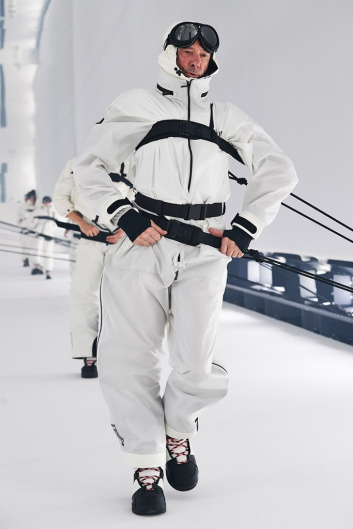 Fotoservizio/FW 20-21/WOMEN/SFILATA/MONCLER/DP2/54