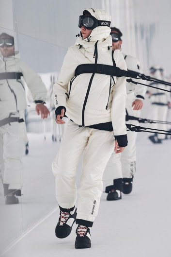 Fotoservizio/FW 20-21/WOMEN/SFILATA/MONCLER/DP2/56