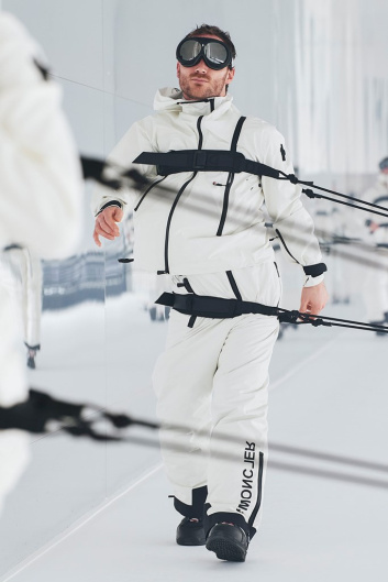 Fotoservizio/FW 20-21/WOMEN/SFILATA/MONCLER/DP2/57