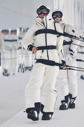 Fotoservizio/FW 20-21/WOMEN/SFILATA/MONCLER/DP2/58