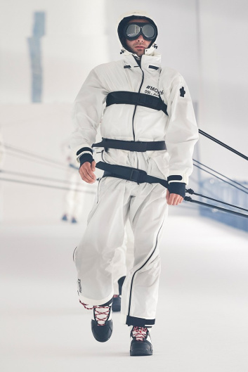 Fotoservizio/FW 20-21/WOMEN/SFILATA/MONCLER/DP2/66