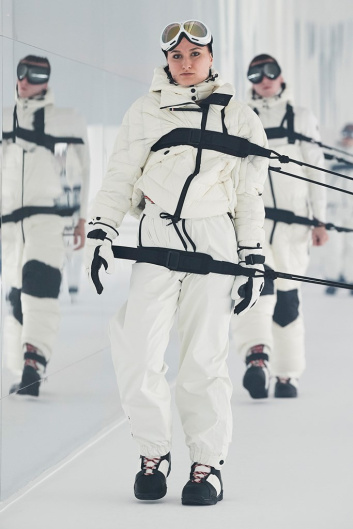 Fotoservizio/FW 20-21/WOMEN/SFILATA/MONCLER/DP2/60
