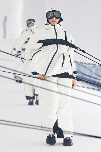 Fotoservizio/FW 20-21/WOMEN/SFILATA/MONCLER/DP2/61