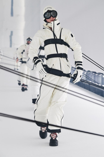 Fotoservizio/FW 20-21/WOMEN/SFILATA/MONCLER/DP2/62