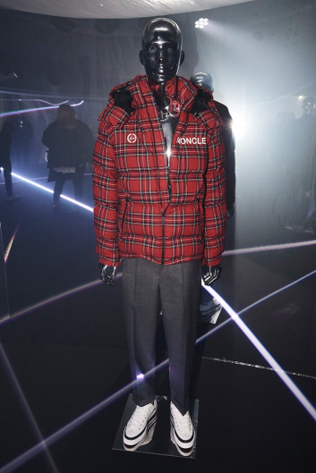 Fotoservizio/FW 20-21/WOMEN/SFILATA/MONCLER/DP2/78