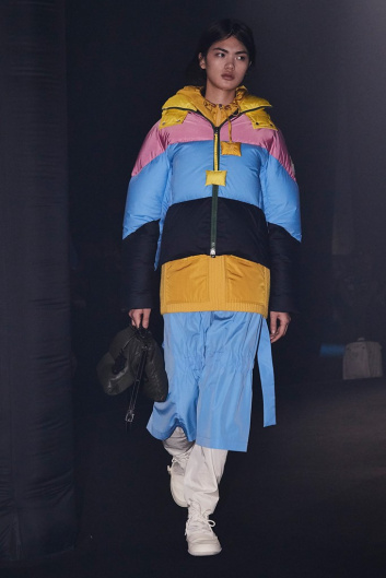 Fotoservizio/FW 20-21/WOMEN/SFILATA/MONCLER/DP2/100