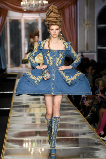Fotoservizio/FW 20-21/WOMEN/SFILATA/MOSCHINO/DP2/0