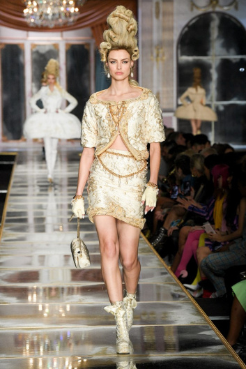 Fotoservizio/FW 20-21/WOMEN/SFILATA/MOSCHINO/DP2/1