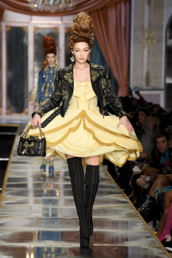 Fotoservizio/FW 20-21/WOMEN/SFILATA/MOSCHINO/DP2/1