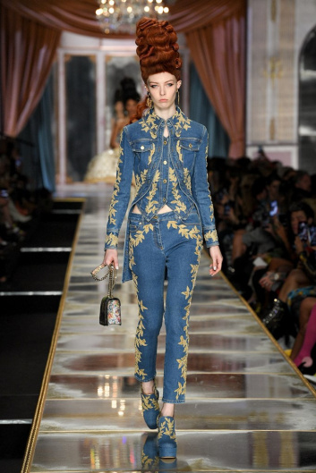 Fotoservizio/FW 20-21/WOMEN/SFILATA/MOSCHINO/DP2/2