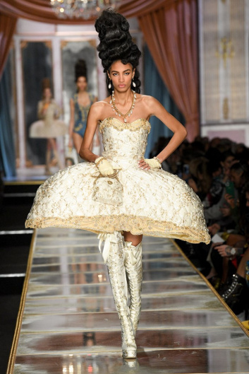 Fotoservizio/FW 20-21/WOMEN/SFILATA/MOSCHINO/DP2/3