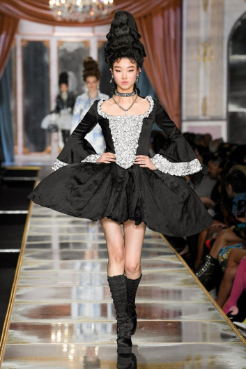 Fotoservizio/FW 20-21/WOMEN/SFILATA/MOSCHINO/DP2/0
