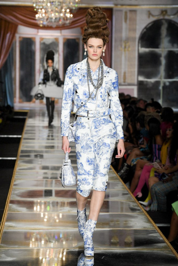 Fotoservizio/FW 20-21/WOMEN/SFILATA/MOSCHINO/DP2/1