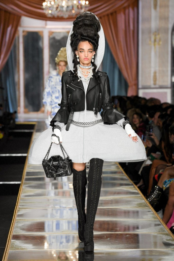 Fotoservizio/FW 20-21/WOMEN/SFILATA/MOSCHINO/DP2/2