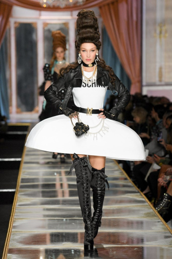 Fotoservizio/FW 20-21/WOMEN/SFILATA/MOSCHINO/DP2/4