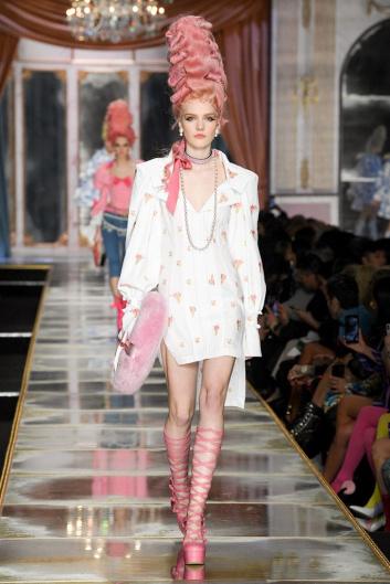 Fotoservizio/FW 20-21/WOMEN/SFILATA/MOSCHINO/DP2/6