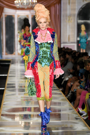 Fotoservizio/FW 20-21/WOMEN/SFILATA/MOSCHINO/DP2/1