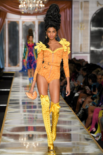 Fotoservizio/FW 20-21/WOMEN/SFILATA/MOSCHINO/DP2/4