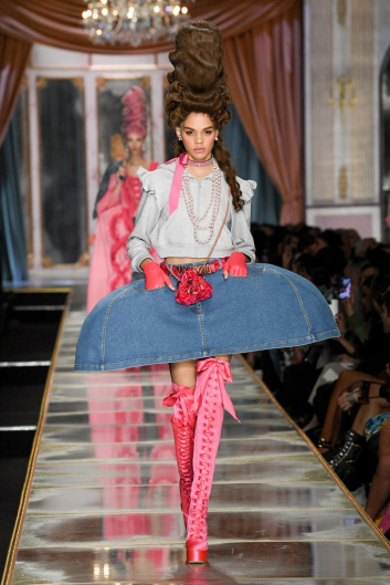 Fotoservizio/FW 20-21/WOMEN/SFILATA/MOSCHINO/DP2/4