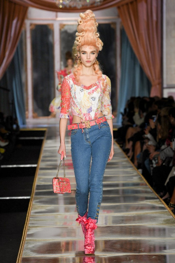 Fotoservizio/FW 20-21/WOMEN/SFILATA/MOSCHINO/DP2/6