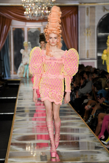 Fotoservizio/FW 20-21/WOMEN/SFILATA/MOSCHINO/DP2/13
