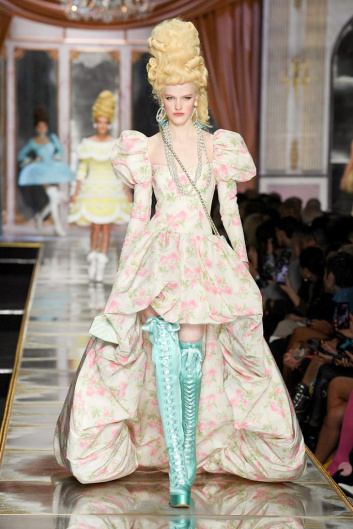 Fotoservizio/FW 20-21/WOMEN/SFILATA/MOSCHINO/DP2/15