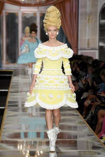 Fotoservizio/FW 20-21/WOMEN/SFILATA/MOSCHINO/DP2/16