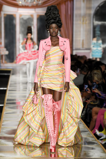 Fotoservizio/FW 20-21/WOMEN/SFILATA/MOSCHINO/DP2/4