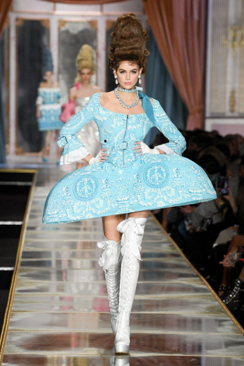 Fotoservizio/FW 20-21/WOMEN/SFILATA/MOSCHINO/DP2/17