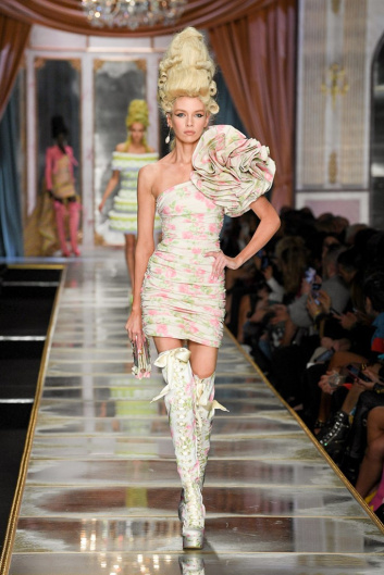 Fotoservizio/FW 20-21/WOMEN/SFILATA/MOSCHINO/DP2/2