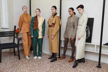 Fotoservizio/FW 20-21/WOMEN/PRESENTAZIONE/DARIN HACHEM/DP2/12