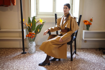 Fotoservizio/FW 20-21/WOMEN/PRESENTAZIONE/DARIN HACHEM/DP2/26