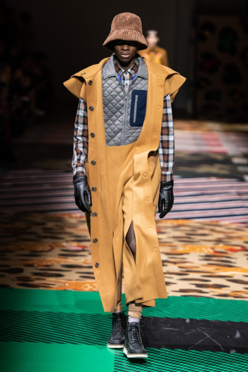 Fotoservizio/FW 20-21/WOMEN/PRESENTAZIONE/UNITED COLORS OF BENETTON/DP2/12