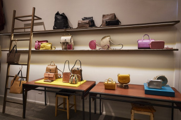 Fotoservizio/FW 20-21/WOMEN/PRESENTAZIONE/IL BISONTE/DP2/23