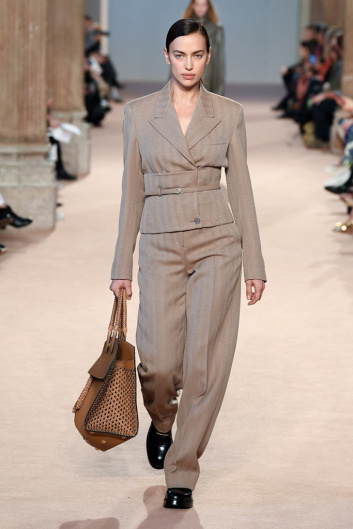 Fotoservizio/FW 20-21/WOMEN/SFILATA/SALVATORE FERRAGAMO/DP2/1