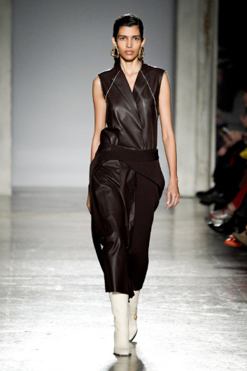 Fotoservizio/FW 20-21/WOMEN/SFILATA/GABRIELE COLANGELO/DP2/1