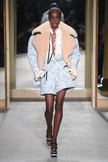 Fotoservizio/FW 20-21/WOMEN/SFILATA/PHILOSOPHY DI LORENZO SERAFINI/DP2/1