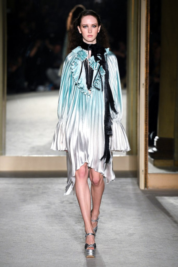 Fotoservizio/FW 20-21/WOMEN/SFILATA/PHILOSOPHY DI LORENZO SERAFINI/DP2/10