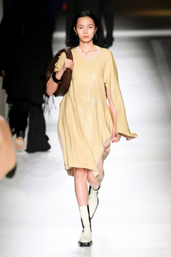 Fotoservizio/FW 20-21/WOMEN/SFILATA/BOTTEGA VENETA/DP2/4