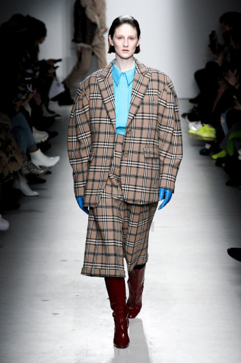 Fotoservizio/FW 20-21/WOMEN/SFILATA/ANNAKIKI/DP2/2