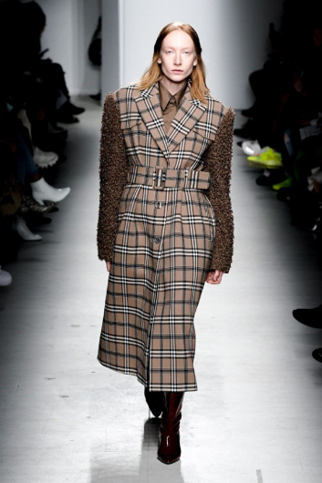Fotoservizio/FW 20-21/WOMEN/SFILATA/ANNAKIKI/DP2/4
