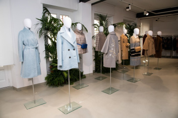 Fotoservizio/FW 20-21/WOMEN/PRESENTAZIONE/CINZIA ROCCA/DP2/1