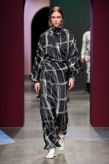 Fotoservizio/FW 20-21/WOMEN/SFILATA/PORTS 1961/DP2/3